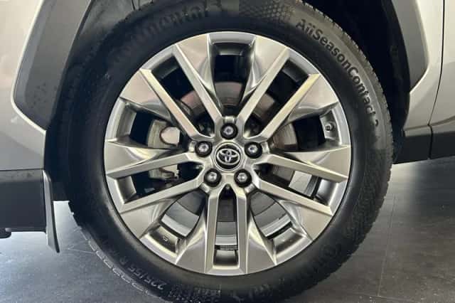 Toyota RAV4 (2021) thumbnail 5