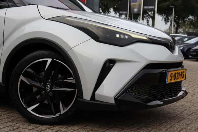 Toyota C-HR (2023) thumbnail 6