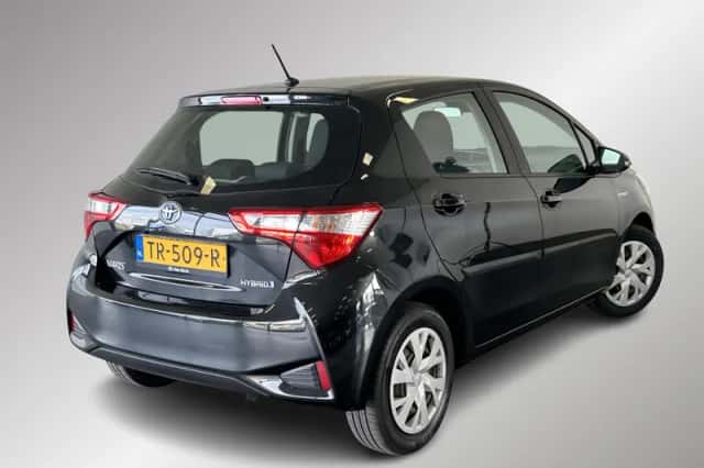 Toyota Yaris (2018) thumbnail 2