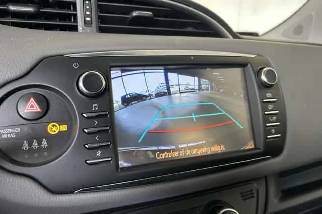 Toyota Yaris (2018) thumbnail 5