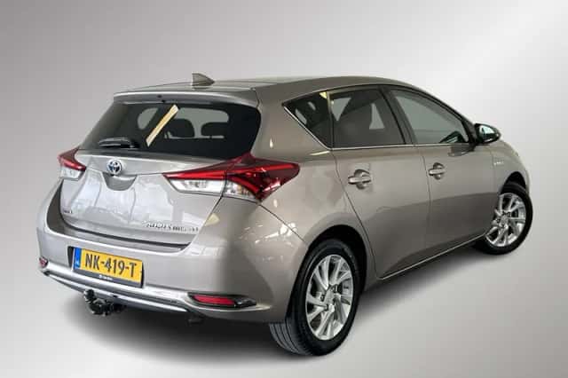 Toyota Auris (2016) thumbnail 2