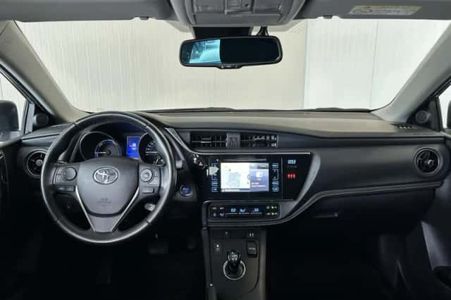 Toyota Auris (2016) thumbnail 3