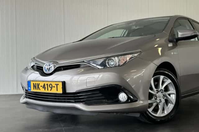 Toyota Auris (2016) thumbnail 5
