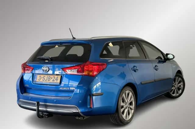 Toyota Auris (2013) thumbnail 2