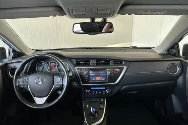 Toyota Auris (2013) thumbnail 3