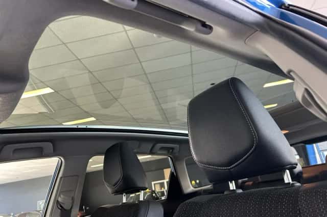 Toyota Auris (2013) thumbnail 6