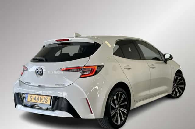 Toyota Corolla (2023) thumbnail 2
