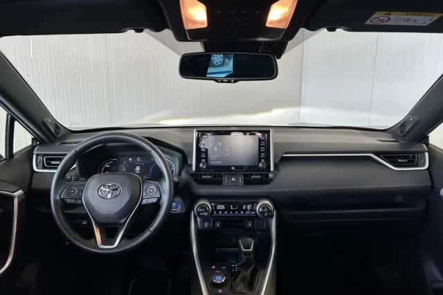 Toyota RAV4 (2022) thumbnail 3