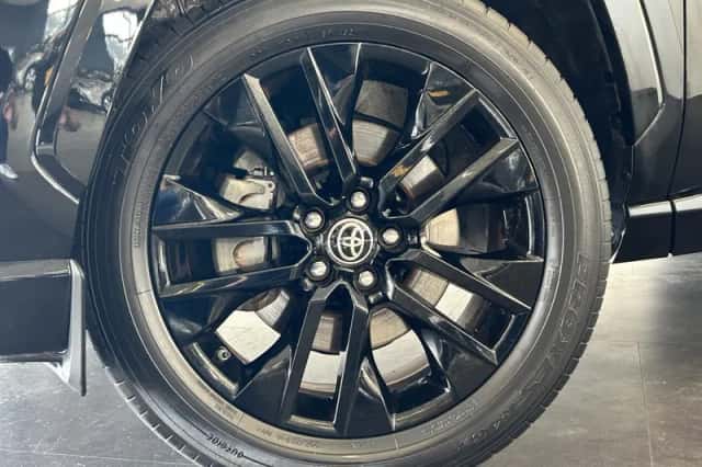 Toyota RAV4 (2022) thumbnail 4