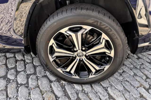 Toyota RAV4 (2021) thumbnail 4