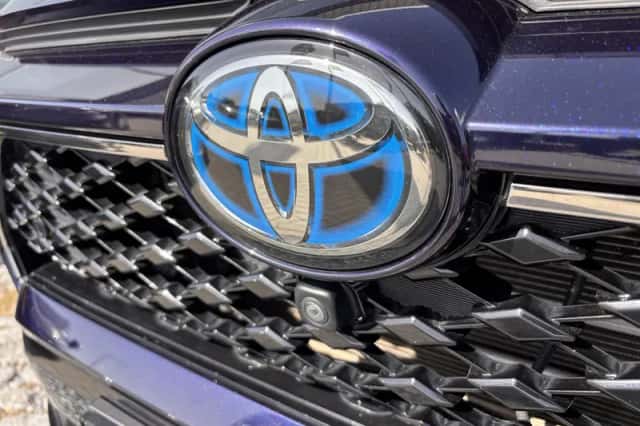 Toyota RAV4 (2021) thumbnail 5