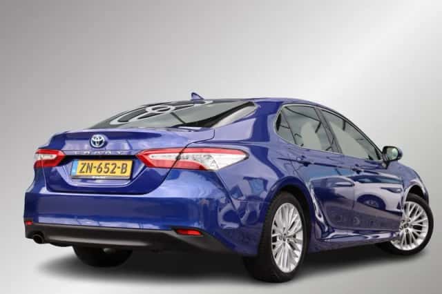 Toyota Camry (2019) thumbnail 2