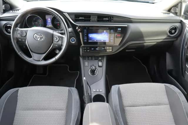 Toyota Auris (2018) thumbnail 3