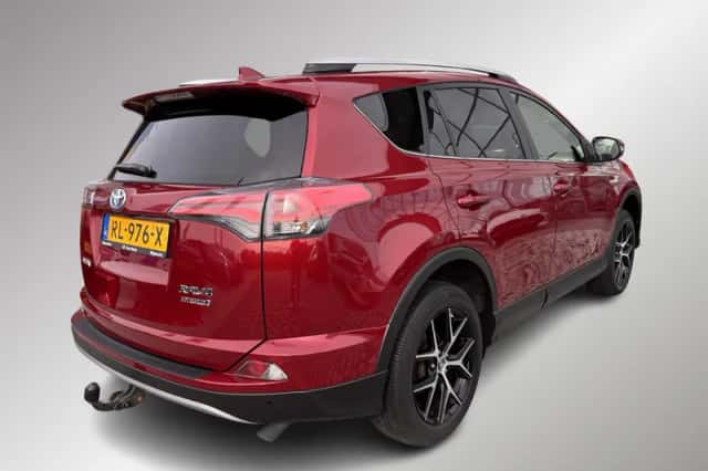 Toyota RAV4 (2018) thumbnail 2