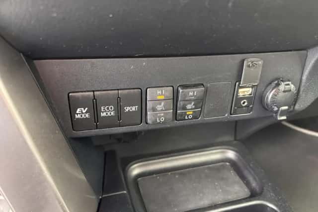 Toyota RAV4 (2018) thumbnail 4