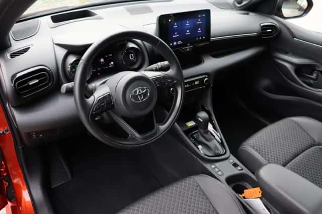 Toyota Yaris (2023) thumbnail 4