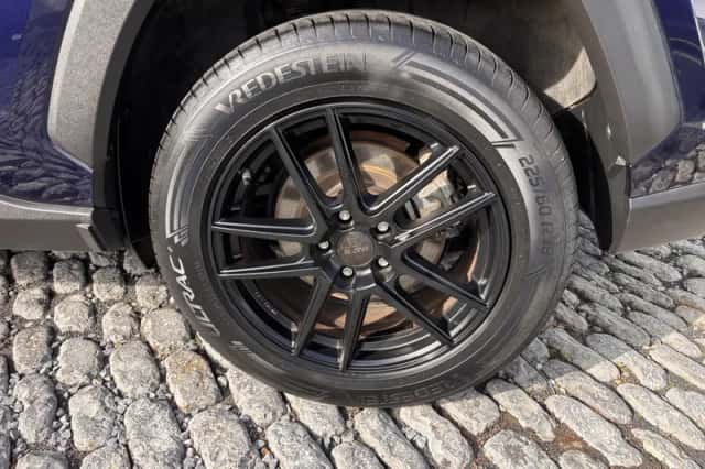 Toyota RAV4 (2019) thumbnail 3