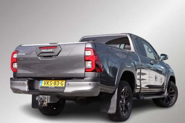 Toyota Hilux (2021) thumbnail 2