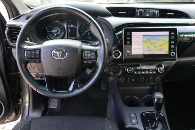 Toyota Hilux (2021) thumbnail 3