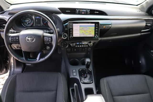 Toyota Hilux (2021) thumbnail 4