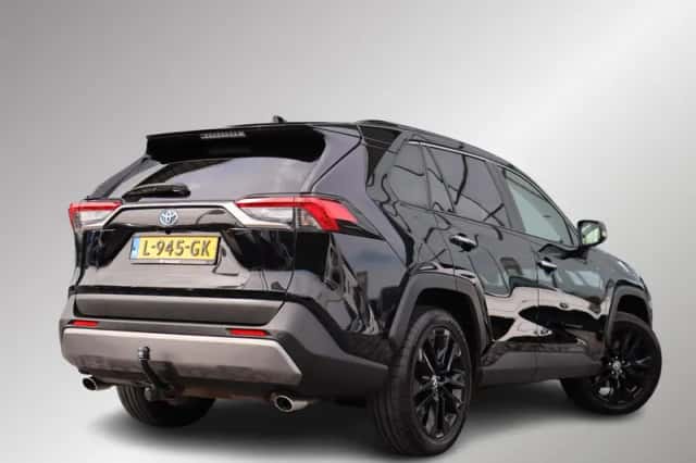 Toyota RAV4 (2021) thumbnail 2