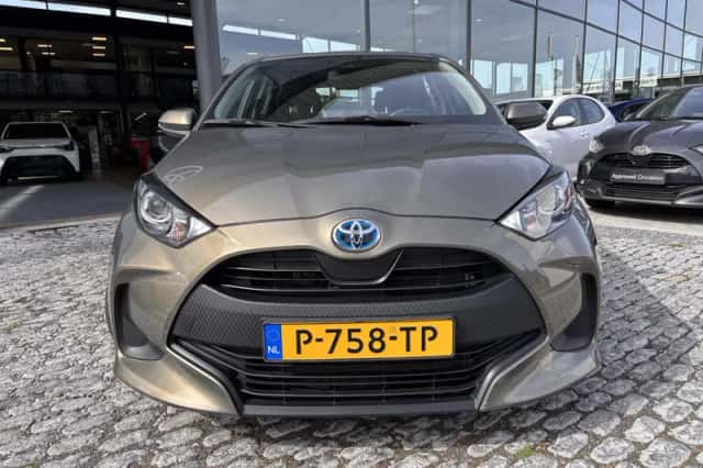 Toyota Yaris (2022) thumbnail 3