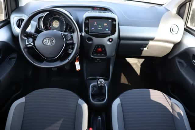 Toyota Aygo (2019) thumbnail 3