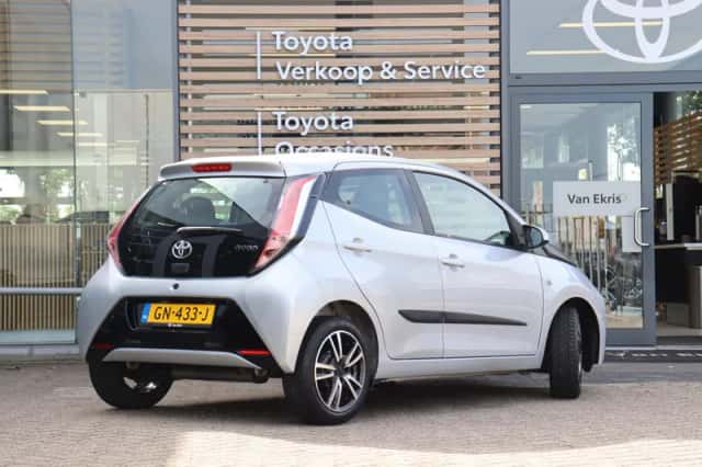 Toyota Aygo (2015) thumbnail 2