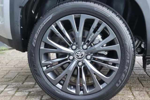 Toyota Yaris Cross (2022) thumbnail 3