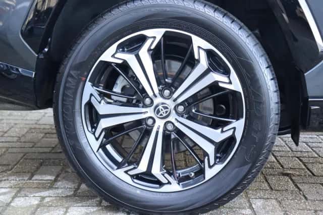 Toyota RAV4 (2023) thumbnail 3