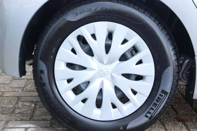 Toyota Yaris (2023) thumbnail 3