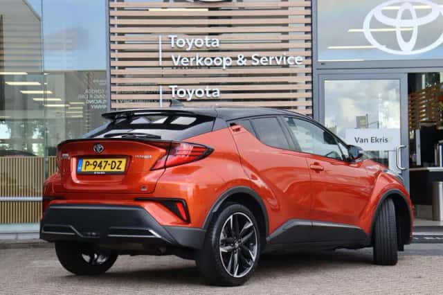 Toyota C-HR (2021) thumbnail 2