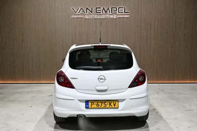 Opel Corsa (2009) thumbnail 3