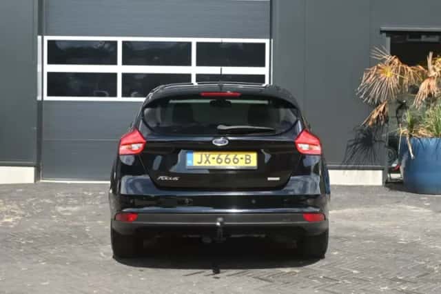 Ford Focus (2016) thumbnail 3