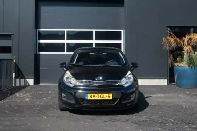 Kia Rio (2012) thumbnail 2
