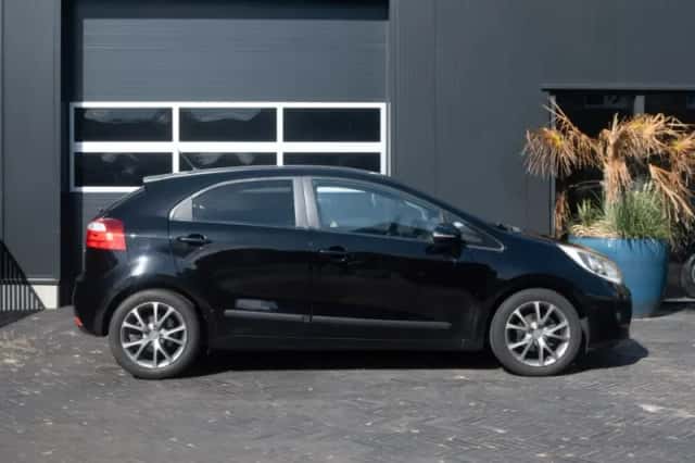 Kia Rio (2012) thumbnail 3