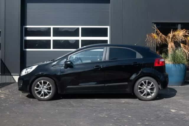 Kia Rio (2012) thumbnail 4
