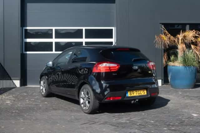 Kia Rio (2012) thumbnail 5