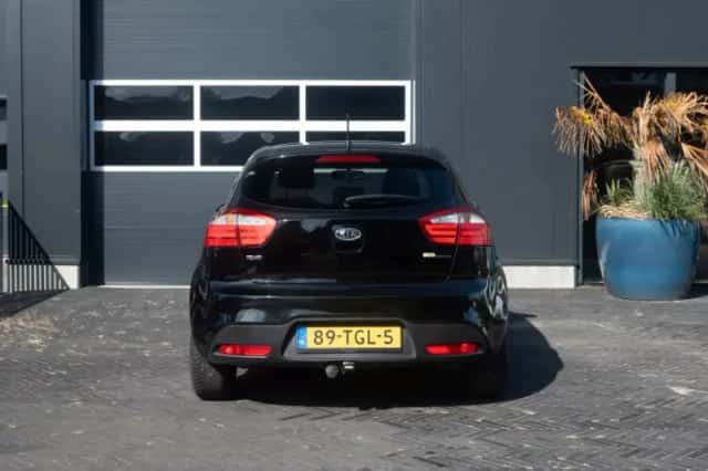 Kia Rio (2012) thumbnail 6