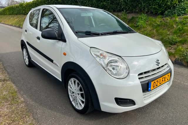 Suzuki Alto (2010) thumbnail 4