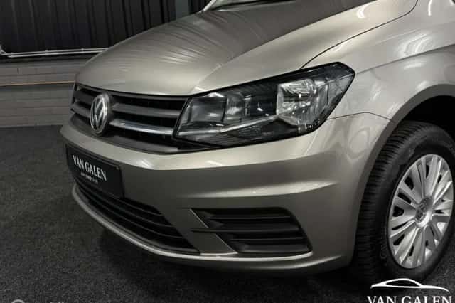 Volkswagen Caddy (2016) thumbnail 2