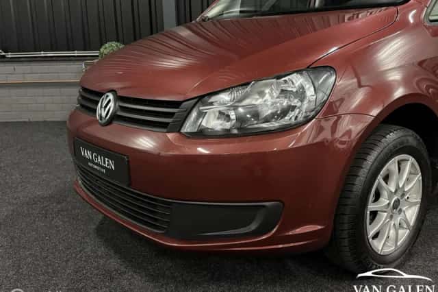 Volkswagen Caddy (2012) thumbnail 2