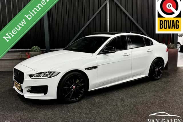 Jaguar XE (2018) thumbnail 1