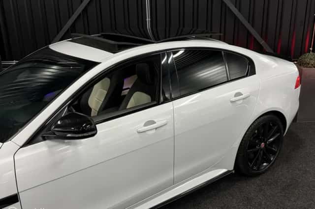 Jaguar XE (2018) thumbnail 4