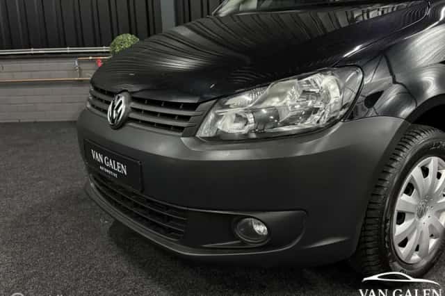 Volkswagen Caddy (2011) thumbnail 3