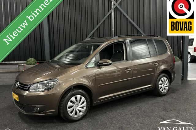 Volkswagen Touran (2011) thumbnail 1