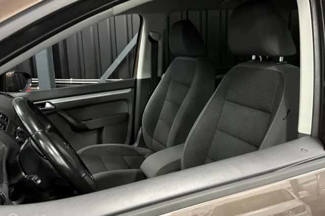 Volkswagen Touran (2011) thumbnail 4