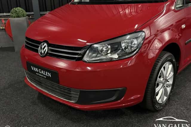Volkswagen Caddy (2011) thumbnail 3