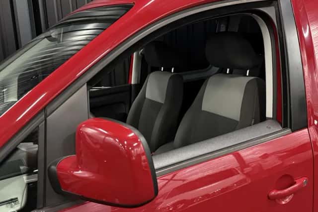 Volkswagen Caddy (2011) thumbnail 5