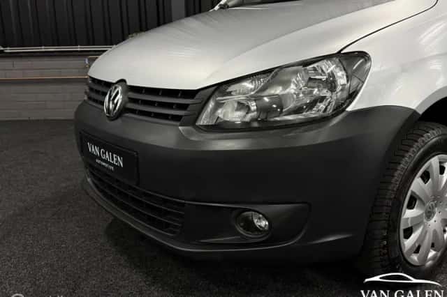 Volkswagen Caddy (2011) thumbnail 2